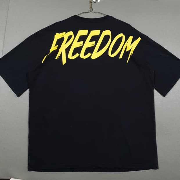 XL) 프리덤 최신형 24ss 오버핏 백 프린팅 반팔 티셔츠 블랙 옐로우