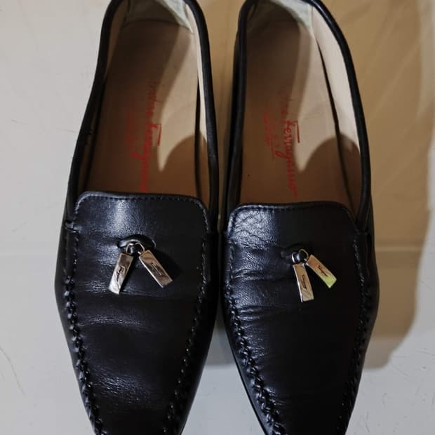 6 230mm 페라가모 플랫슈즈 메탈 로고 테슬 구두 