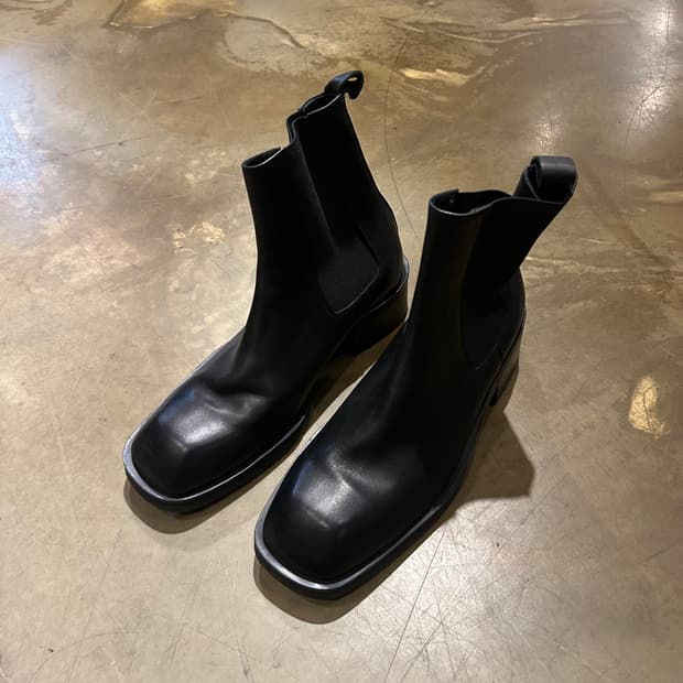 255) 마이크로데이 카우 하이드 레더 스퀘어토 첼시 부츠