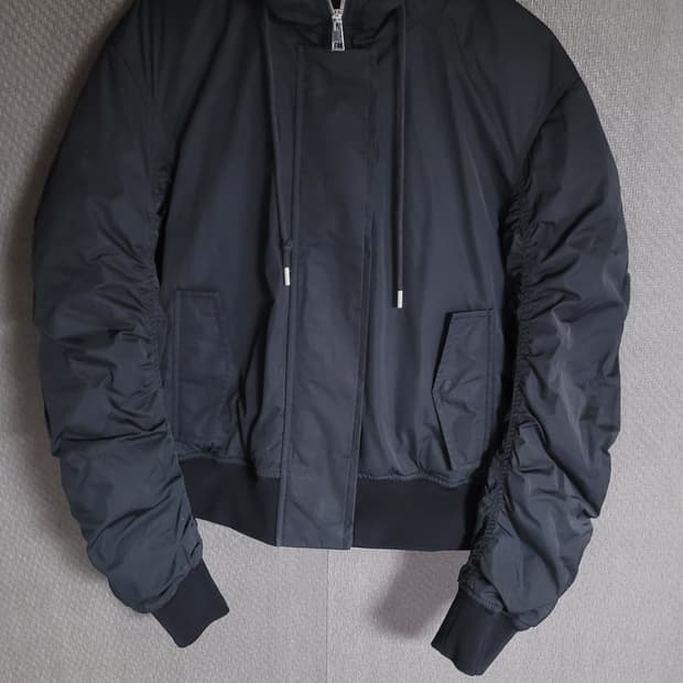 띠어리 봄버자켓