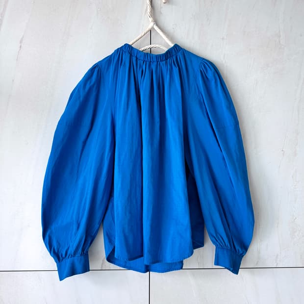 엔촐드 ENFOLD 블루 셔링 블라우스 38(55사이즈)