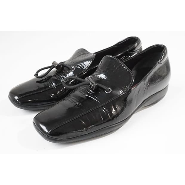 프라다 스포츠 가죽 에나멜 스니커즈