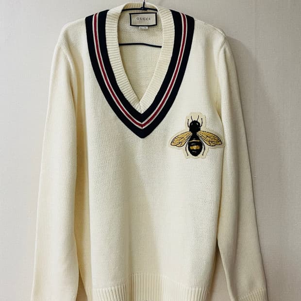 구찌 벌 자수 브이넥 니트 XL 프레피룩 실착 1회