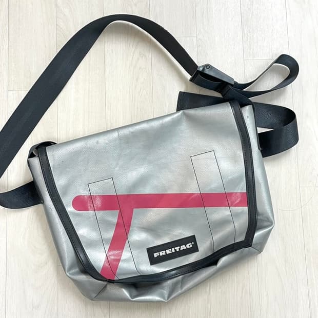 프라이탁 덱스터 실버+핑크