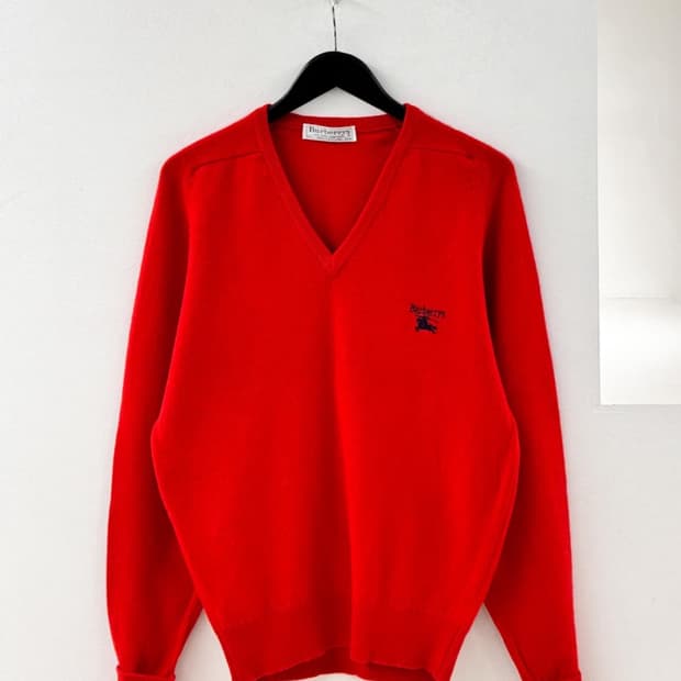 버버리 브이넥 니트 레드  42사이즈 빈티지
