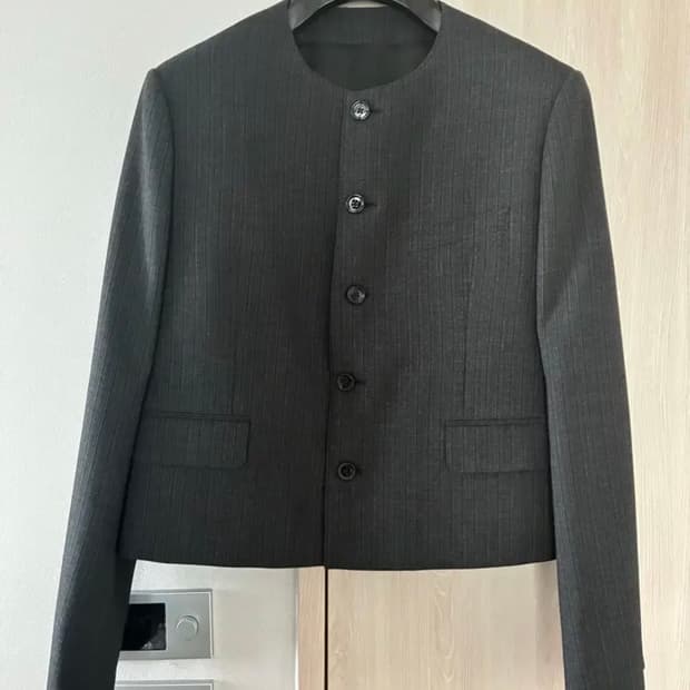 셀린느 24fw 런웨이 메인 셋업 자켓