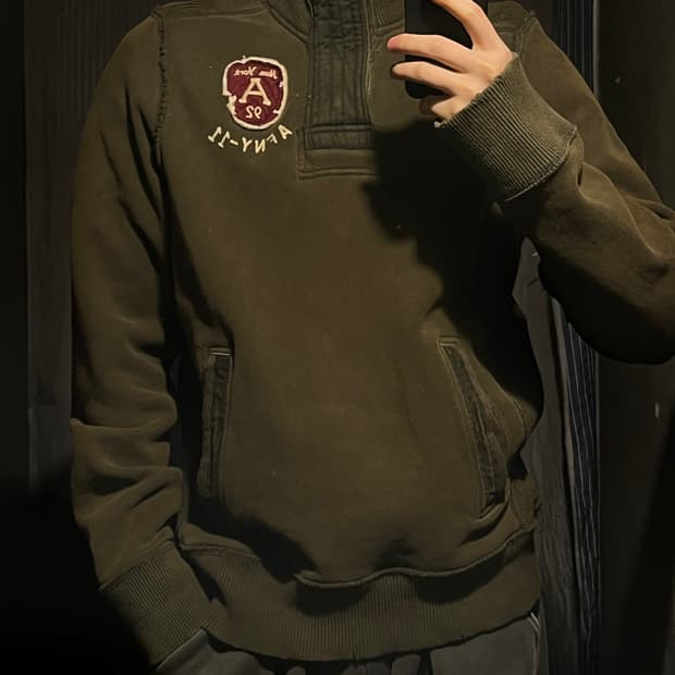 아베크롬비 피치 카키 데미지드 A92 반집업 머슬핏 맨투맨 티셔츠 L