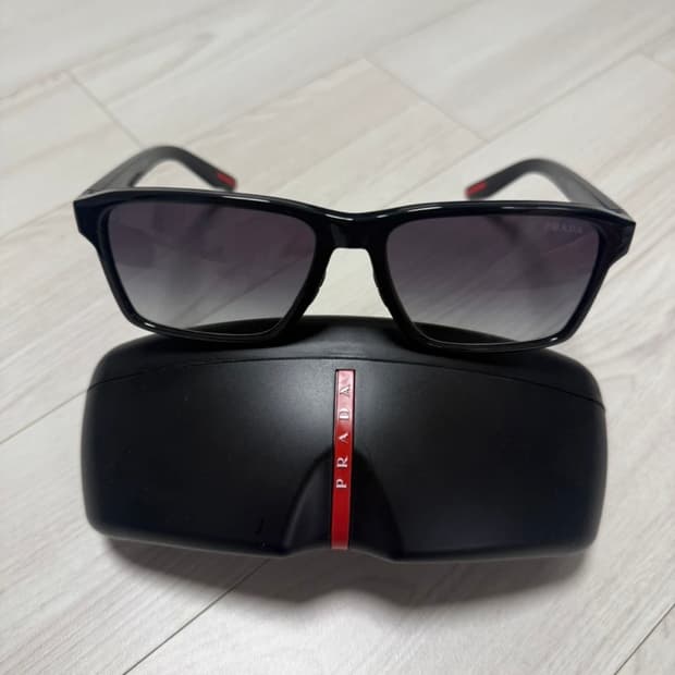 프라다 리네아로사 스포츠 선글라스