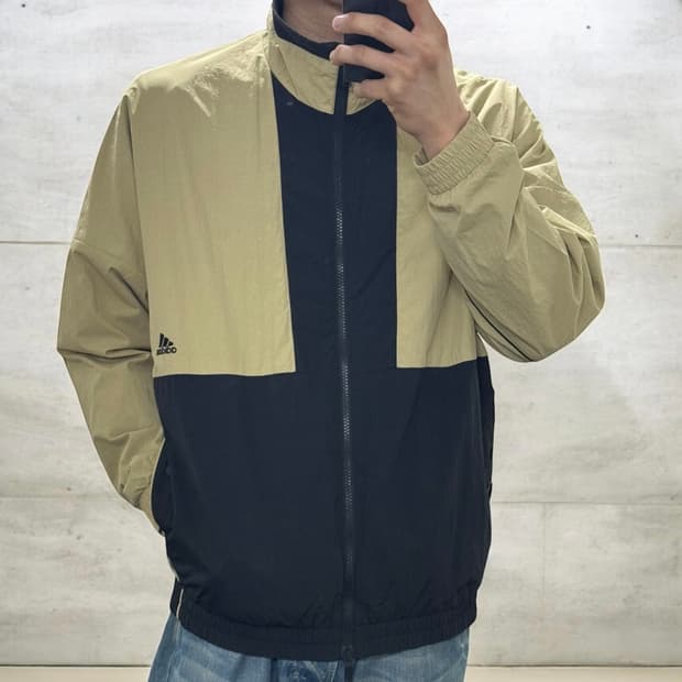 아디다스 브라운 배색 후면 빅로고 리커버 바람막이