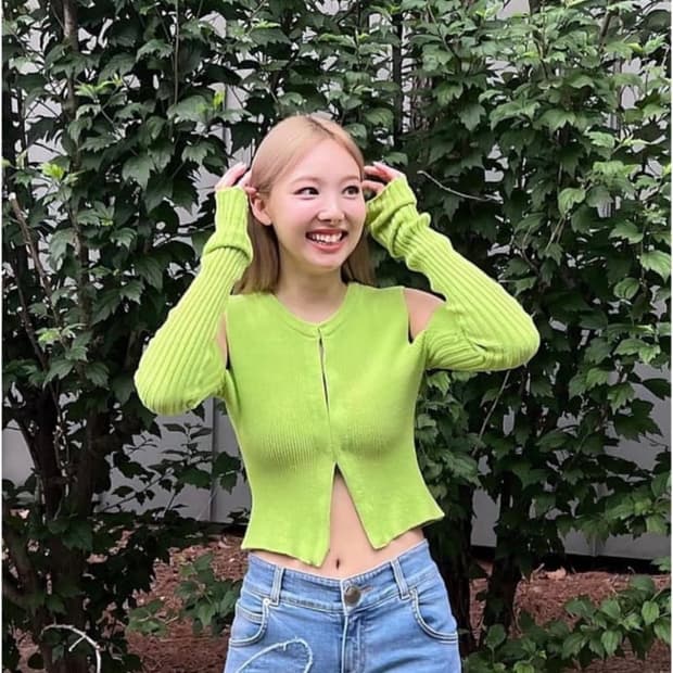 더오픈프로덕트 숄더 컷 핏티드 가디건