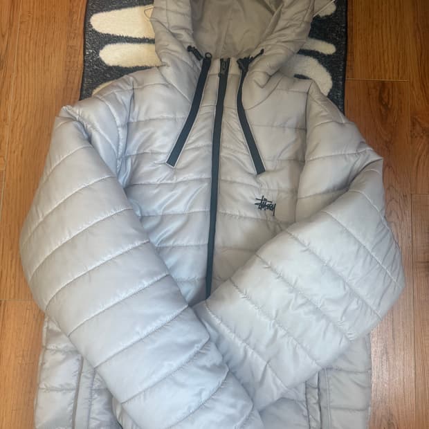 스투시 쓰리지퍼 그레이 경량패딩