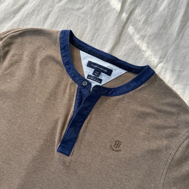 타미힐피거 배색 헨리넥 슬리브 L