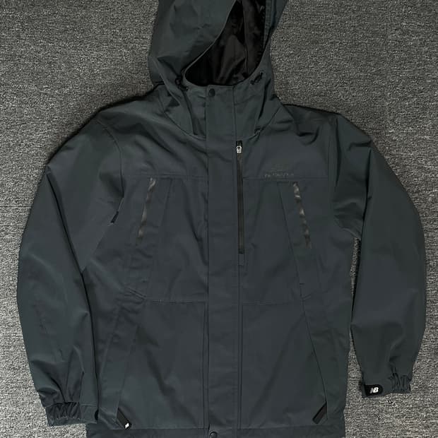 뉴발란스 바람막이 (90)