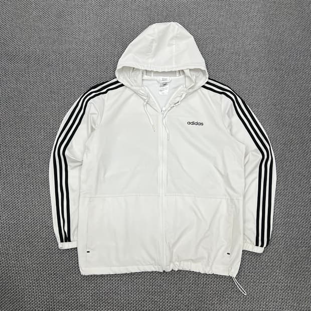 착샷O 아디다스 흰검 바람막이