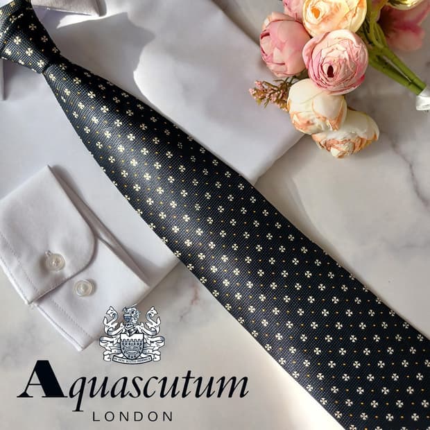 아쿠아스큐텀 실크 네이비 패턴 넥타이 9.6cm A~B등급 E720
