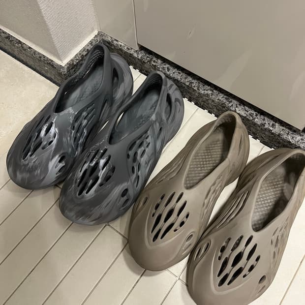 아디다스 이지 폼 러너 스톤세이지