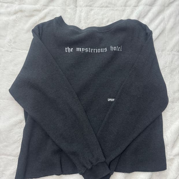 더미스테리어스호텔 와플 맨투맨