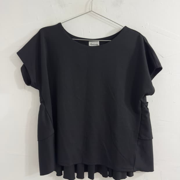 alma design back frill top 