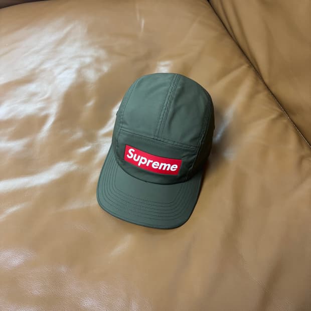 Supreme 슈프림 인셋 로고 올리브 카키 캠프캡 모자 (Khaki)