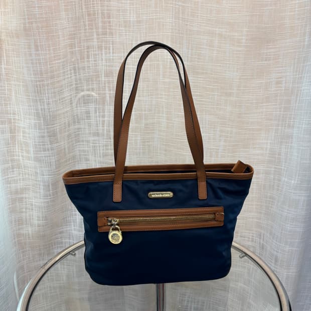 정품 마이클코어스 나일론 숄더백    