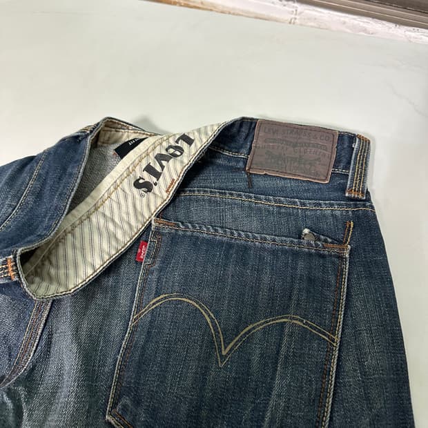 L 리바이스701 스트레이트핏 중청워시드 데님팬츠