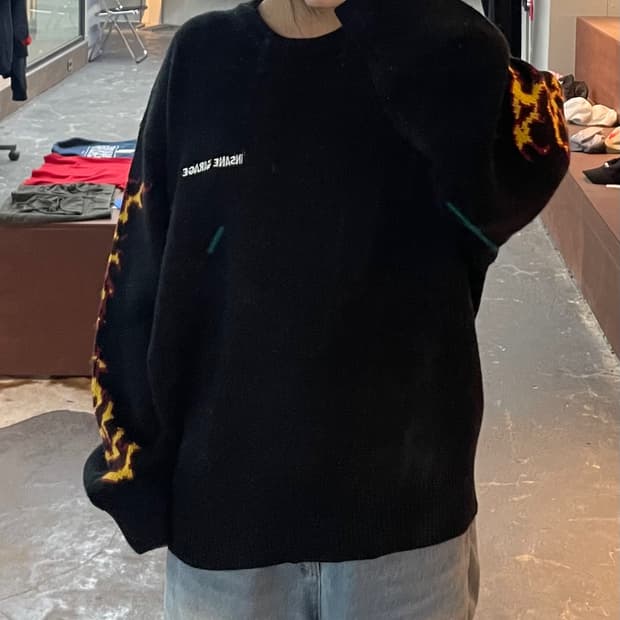 인세인개러지 플레임 자카드 블랙 니트 H2382