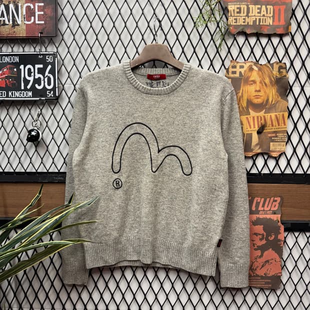 00s 에비수 라운드넥 니트 전면 자수 로고 포인트 그레이