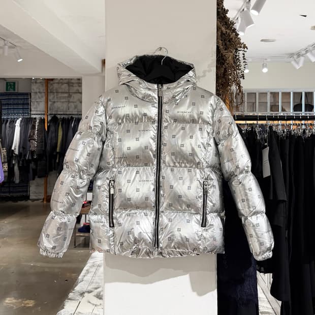 지방시 실버 로고 메탈릭 푸퍼 자켓