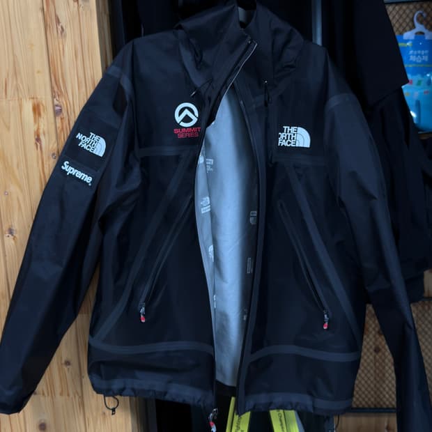 슈프림 노스페이스 서밋시리즈 테이프심 자켓 블랙