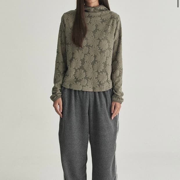 디어스토커 MULAN FLOWER HIGHNECK HOODIE
