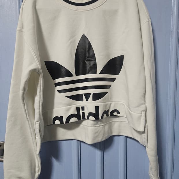 아디다스 트레포일 크롭 맨투맨 화이트