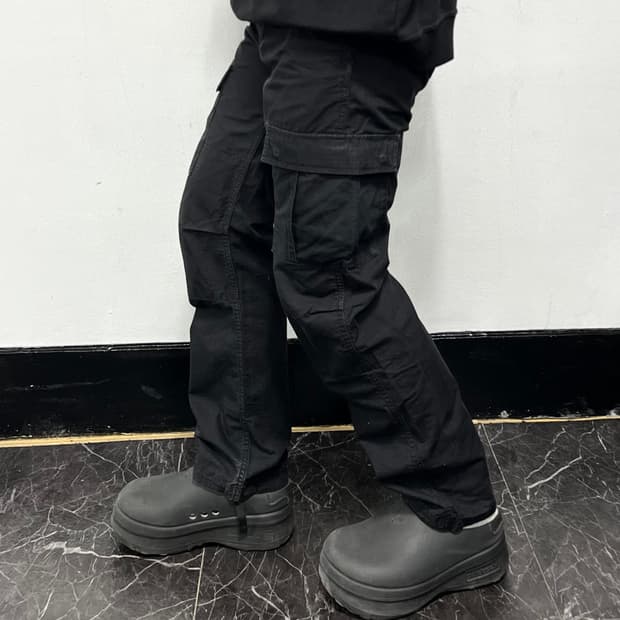 칼하트 WIP 에비에이션 카고팬츠 블랙