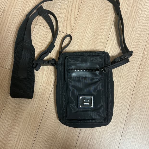 아크네 스튜디오 이모지 미니백