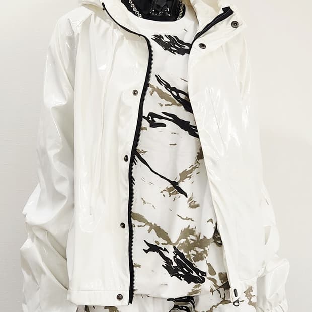 글로시 바람막이 점퍼 