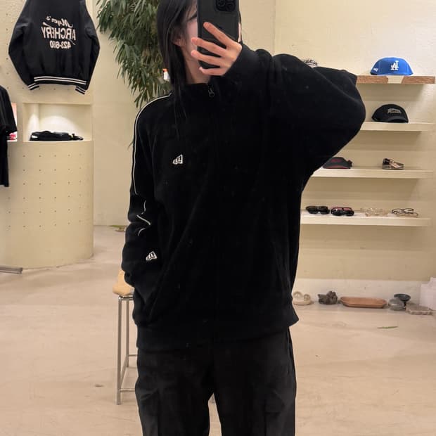 뉴에라 블랙 플리스 집업 자켓 U191