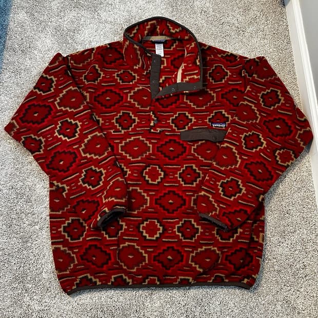 10s 파타고니아 신칠라 스냅-T 레드 사우스웨스턴 지오메트릭 패턴