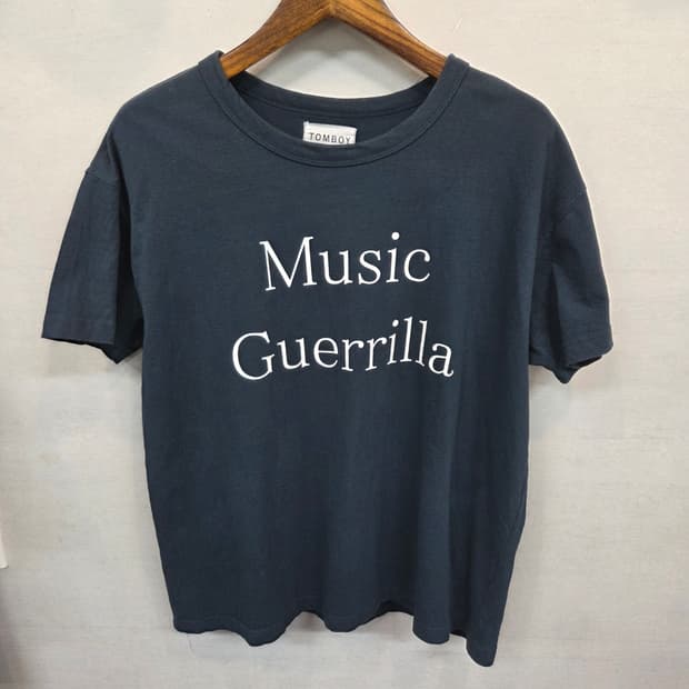 톰보이 레터링 반팔 프리 