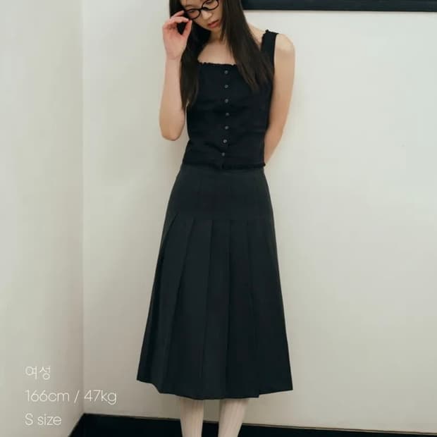 무신사스탠다드 우먼 플리츠 미디스커트 차콜그레이 M