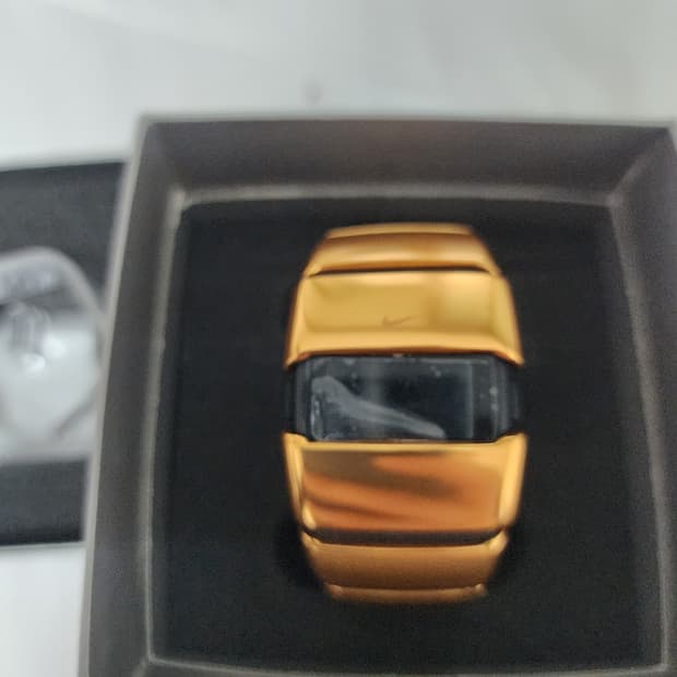 나이키 디 라인 한정판 금장 시계 보관만했어요