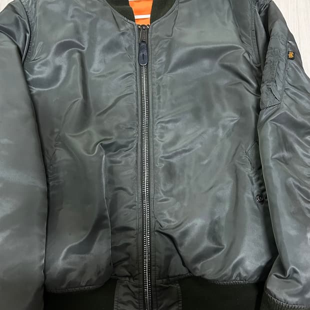 알파인더스트리 MA-1 카키 봄버 자켓 L 사이즈 팝니다!