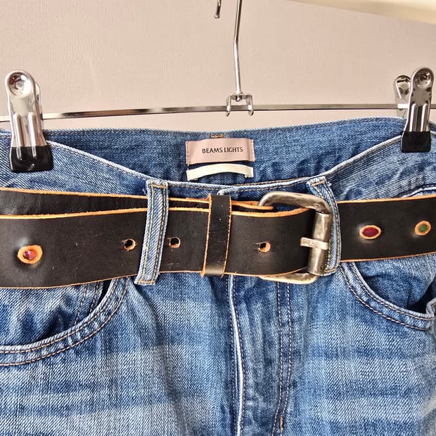 빈티지 멀티 컬러 라인스톤 디테일의 통가죽 벨트