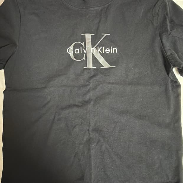 캘빈클라인 반팔티 블랙 