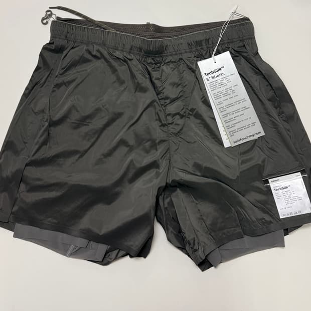 새티스파이 테크실크 5인치 쇼츠 레이븐 M XL