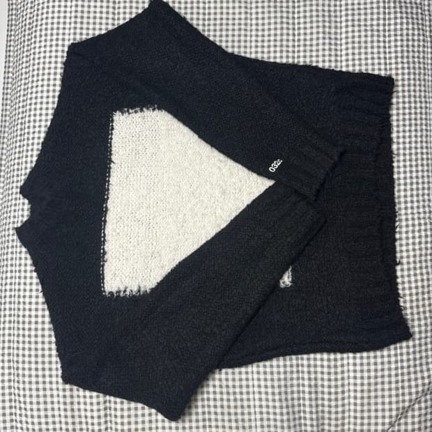 [032C] Groundform' Square Shag Sweater