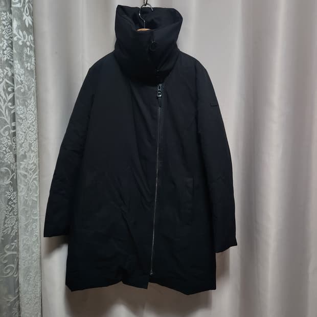 ANDREW MARC블랙 하이넥 패딩 점퍼