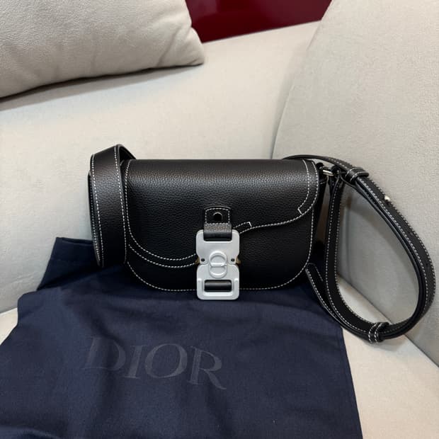 디올 플랩 메신저백 크로스백 