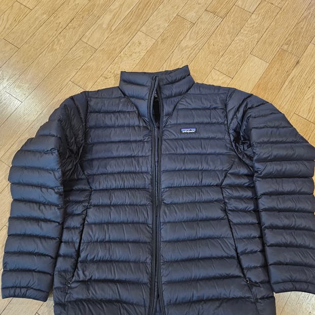 파타고니아 다운 스웨터 맨 L 1회착 판매 경량 패딩 등산 클라이밍 