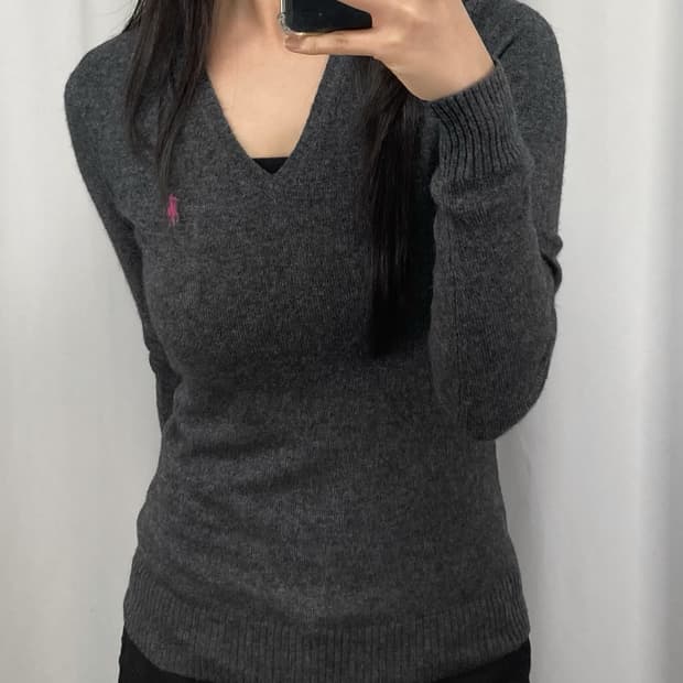 폴로 그레이 브이넥 니트