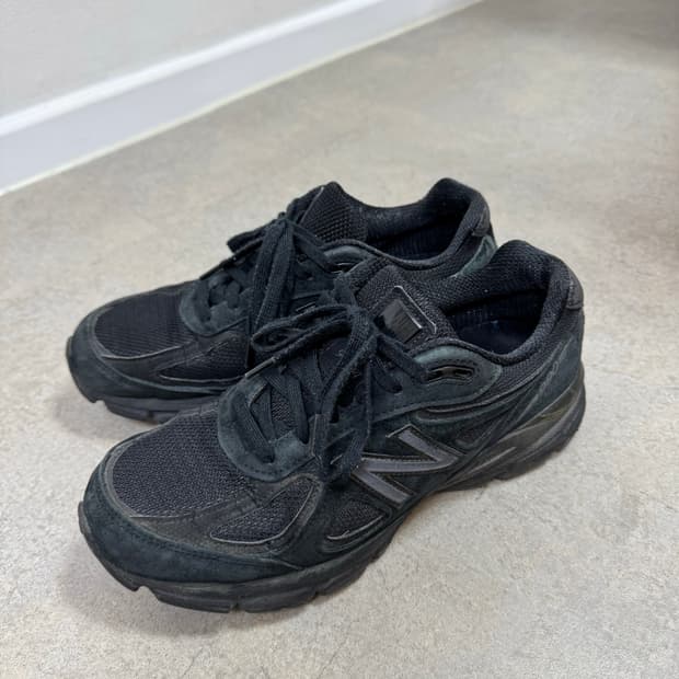뉴발란스 990v4 트리플블랙 255