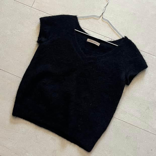 낫띵리튼 반팔 니트